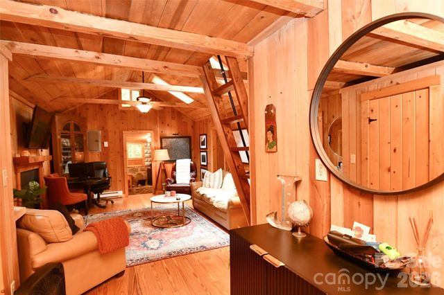 33 Tennis Court Road, Burnsville, NC 28714