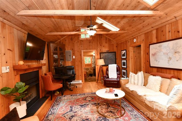 33 Tennis Court Road, Burnsville, NC 28714