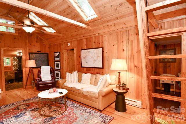 33 Tennis Court Road, Burnsville, NC 28714