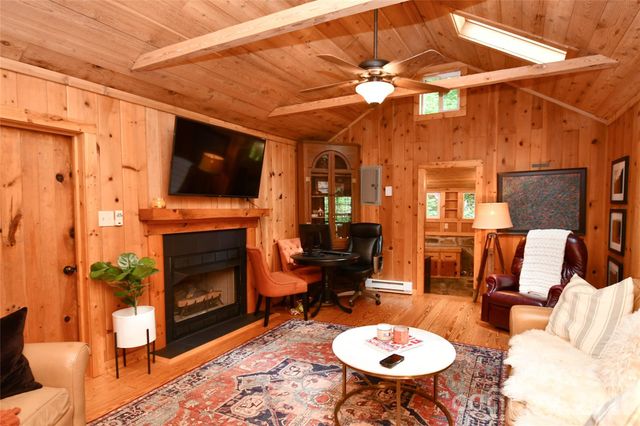 33 Tennis Court Road, Burnsville, NC 28714