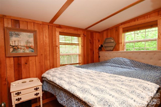 33 Tennis Court Road, Burnsville, NC 28714