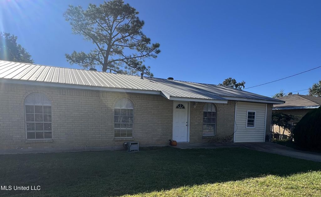 325 Ferguson Avenue, Long Beach, MS 39560