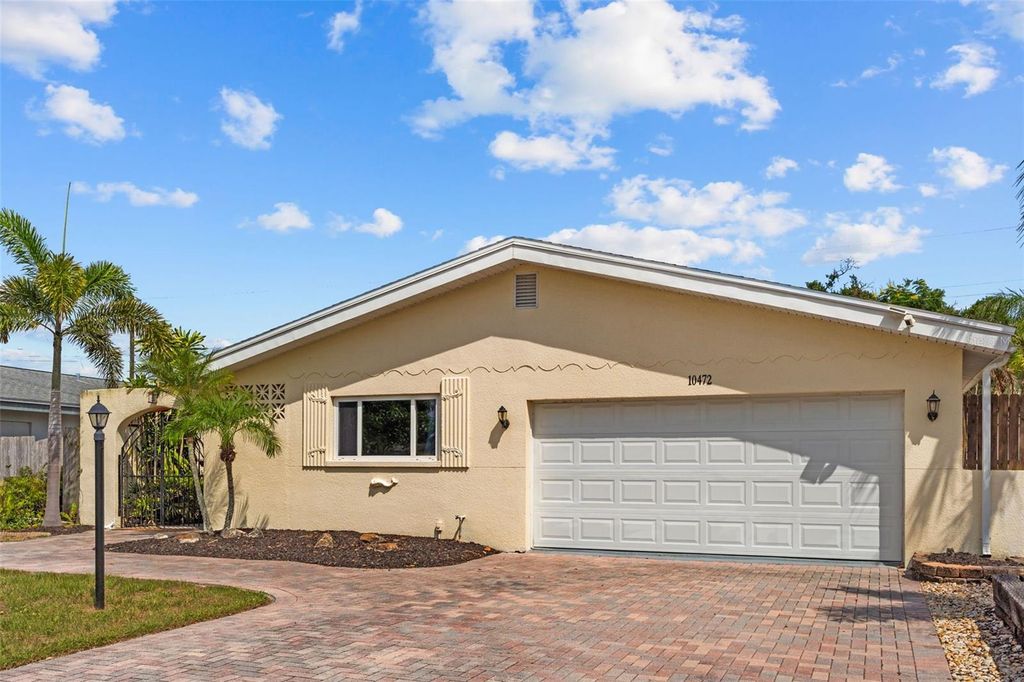 Image 1 of property listing at 10472 ORANGE BLOSSOM LANE, Seminole, FL 33772