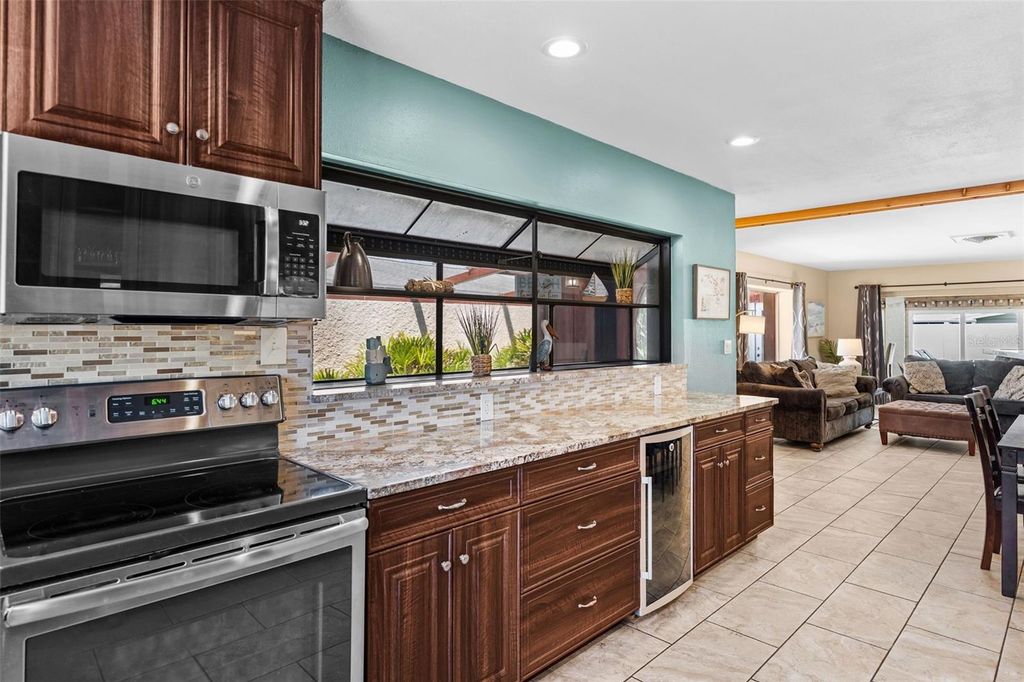 Image 12 of property listing at 10472 ORANGE BLOSSOM LANE, Seminole, FL 33772