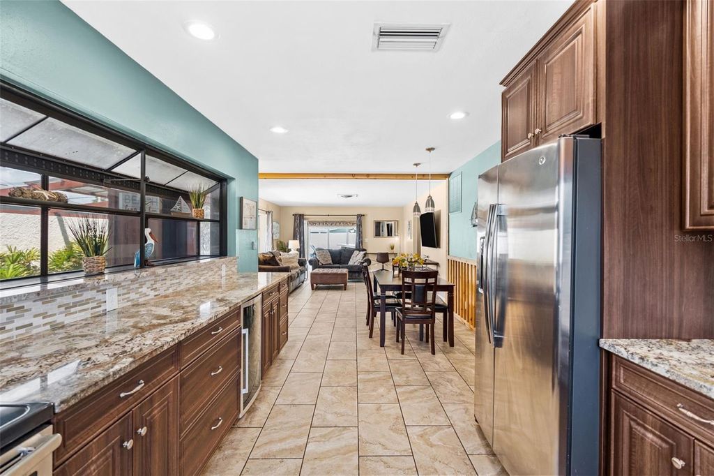 Image 14 of property listing at 10472 ORANGE BLOSSOM LANE, Seminole, FL 33772