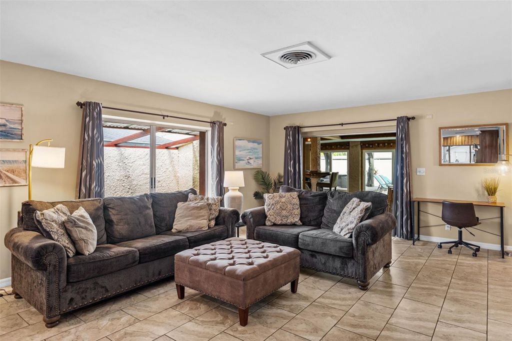 Image 18 of property listing at 10472 ORANGE BLOSSOM LANE, Seminole, FL 33772