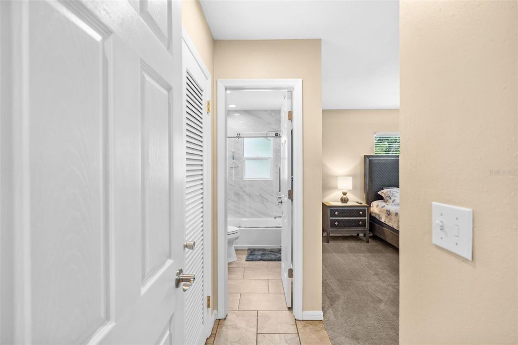 Image 19 of property listing at 10472 ORANGE BLOSSOM LANE, Seminole, FL 33772
