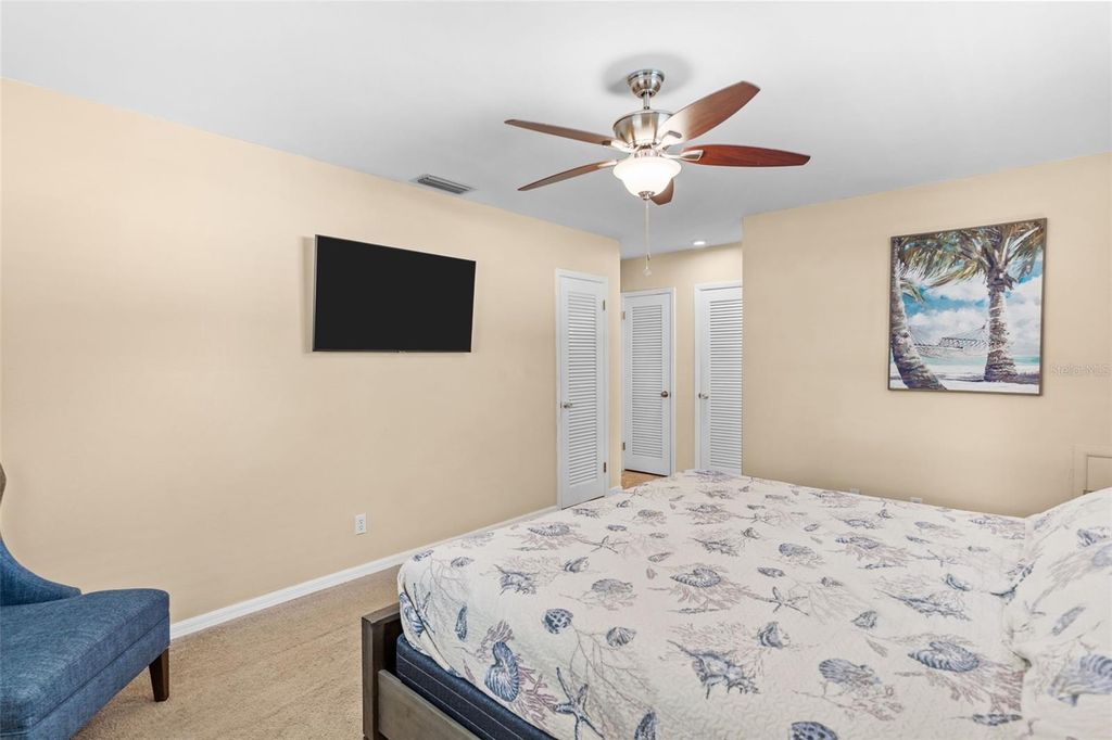 Image 22 of property listing at 10472 ORANGE BLOSSOM LANE, Seminole, FL 33772
