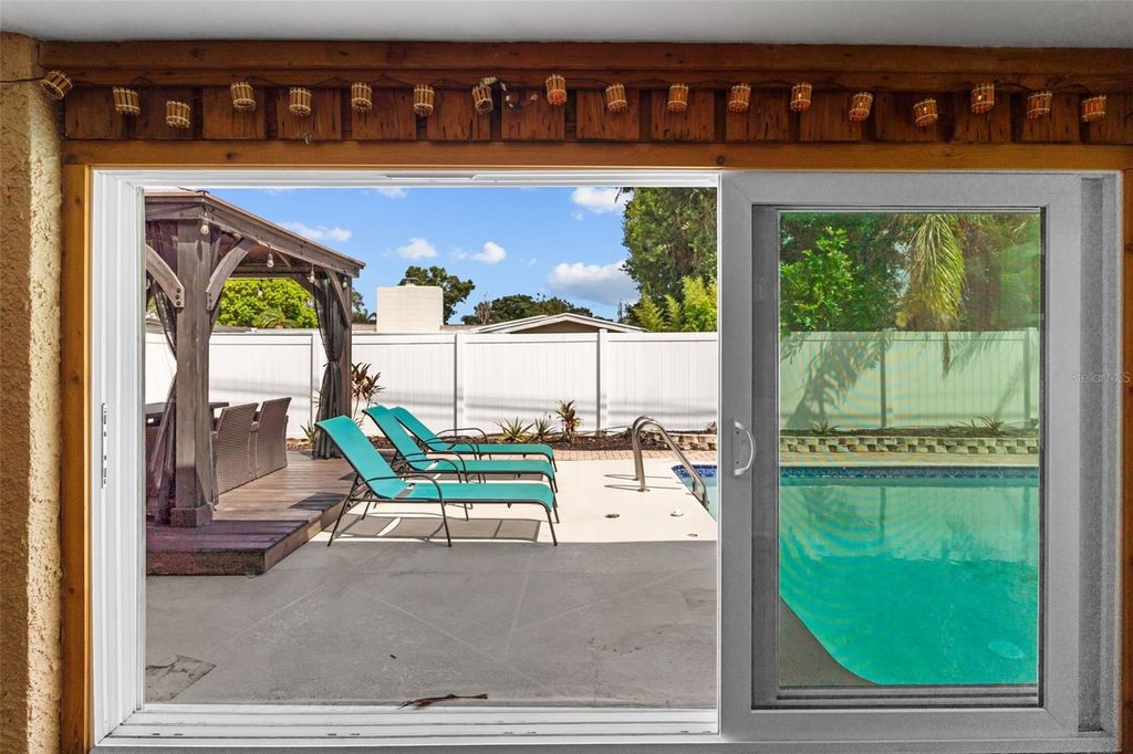 Image 39 of property listing at 10472 ORANGE BLOSSOM LANE, Seminole, FL 33772