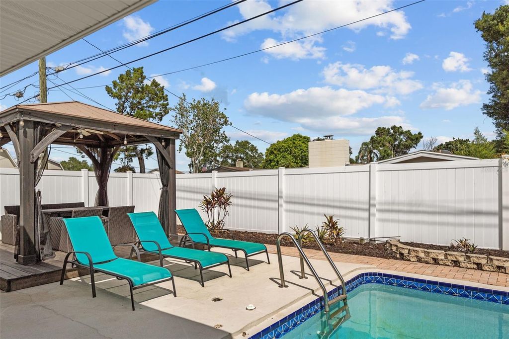 Image 41 of property listing at 10472 ORANGE BLOSSOM LANE, Seminole, FL 33772
