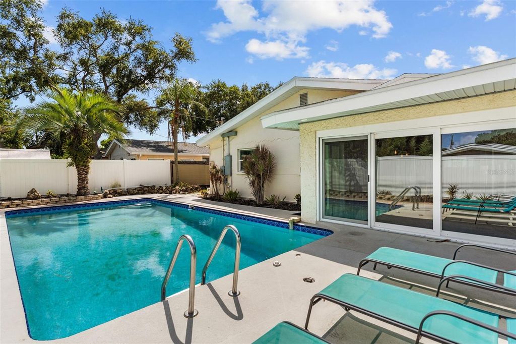 Image 43 of property listing at 10472 ORANGE BLOSSOM LANE, Seminole, FL 33772