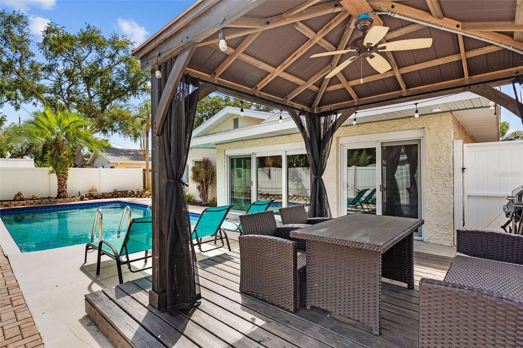 Image 44 of property listing at 10472 ORANGE BLOSSOM LANE, Seminole, FL 33772