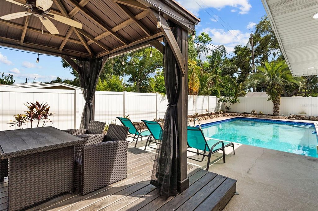 Image 45 of property listing at 10472 ORANGE BLOSSOM LANE, Seminole, FL 33772