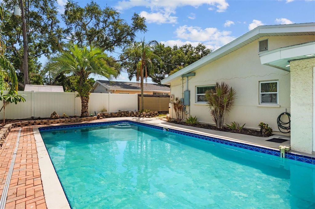 Image 47 of property listing at 10472 ORANGE BLOSSOM LANE, Seminole, FL 33772