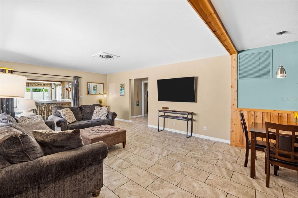 Image 6 of property listing at 10472 ORANGE BLOSSOM LANE, Seminole, FL 33772