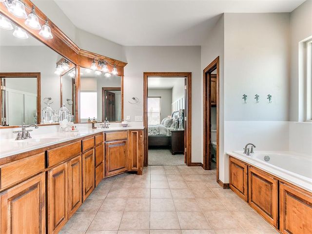 17801 Chatham Hills Road, Norman, OK 73071