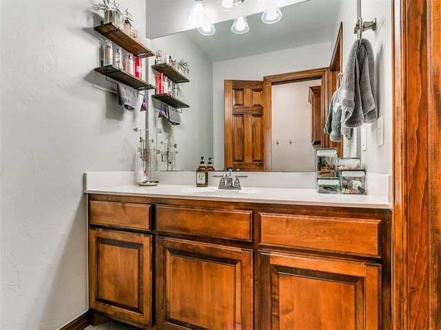 17801 Chatham Hills Road, Norman, OK 73071