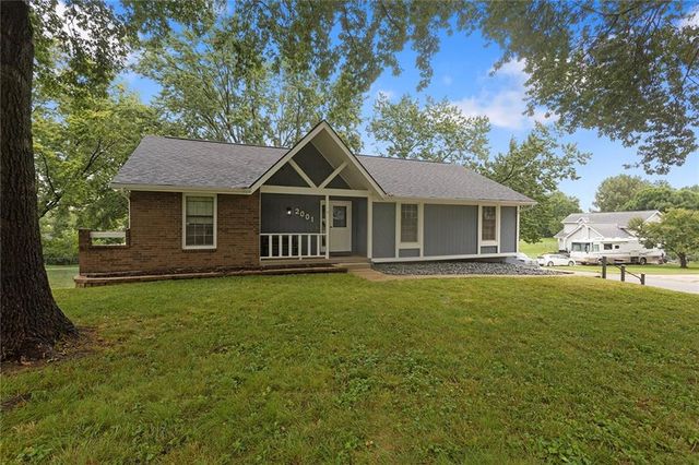 2001 Place Liberte Drive, Liberty, MO 64068
