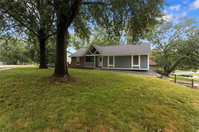 2001 Place Liberte Drive, Liberty, MO 64068