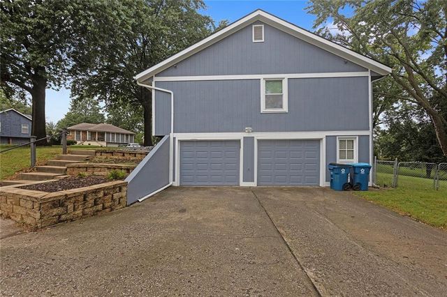 2001 Place Liberte Drive, Liberty, MO 64068