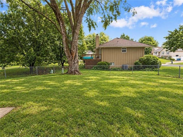 2001 Place Liberte Drive, Liberty, MO 64068