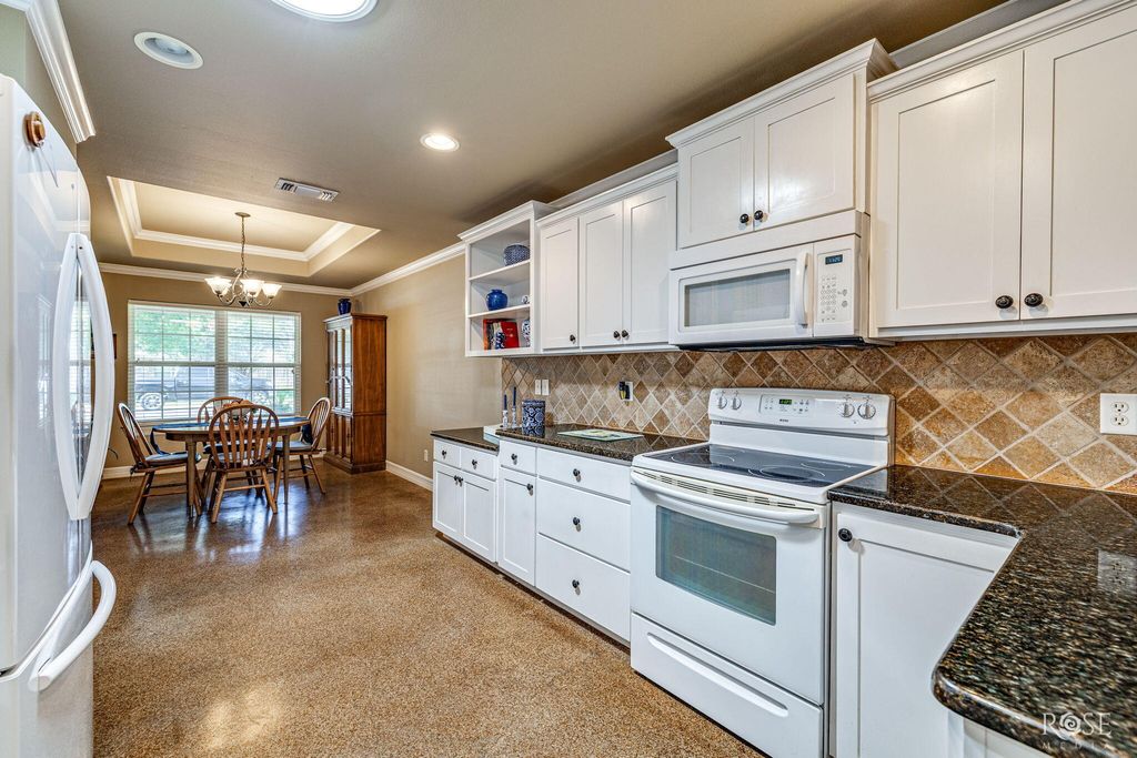 Image 11 of property listing at 4234 Lexington Place, San Angelo, TX 76904