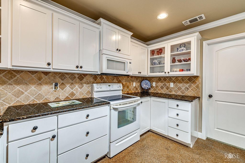 Image 12 of property listing at 4234 Lexington Place, San Angelo, TX 76904