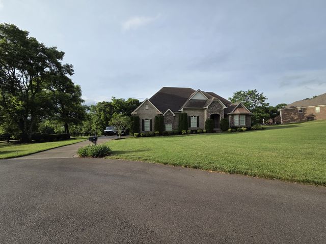 5232 Mead Park Dr, Thompsons Station, TN 37179