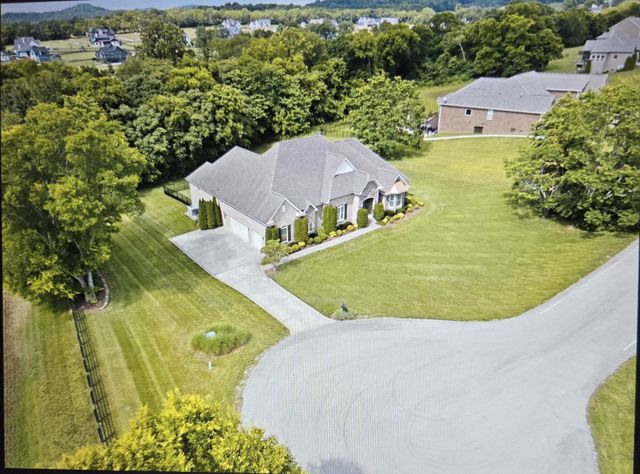 5232 Mead Park Dr, Thompsons Station, TN 37179