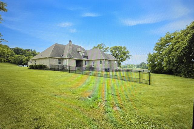 5232 Mead Park Dr, Thompsons Station, TN 37179