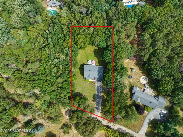 6 Drift Road, Freehold, NJ 07728