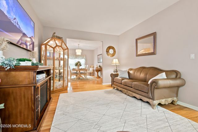 6 Drift Road, Freehold, NJ 07728