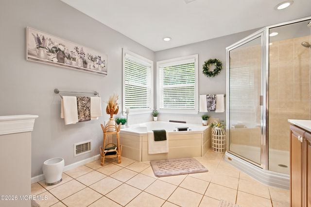 6 Drift Road, Freehold, NJ 07728
