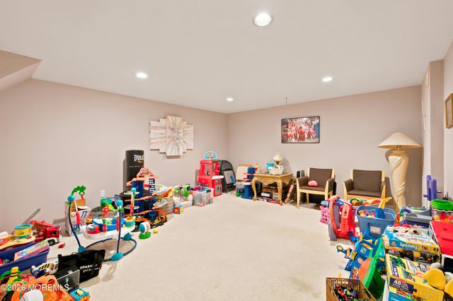 6 Drift Road, Freehold, NJ 07728