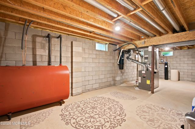 6 Drift Road, Freehold, NJ 07728