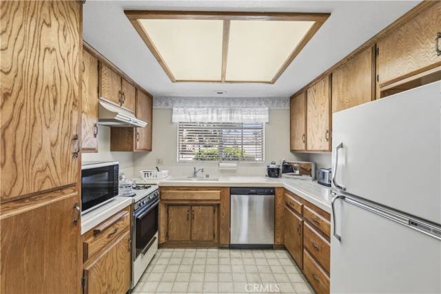 726 Piccadilly Square, Hemet, CA 92544