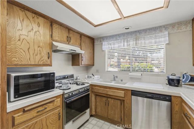 726 Piccadilly Square, Hemet, CA 92544