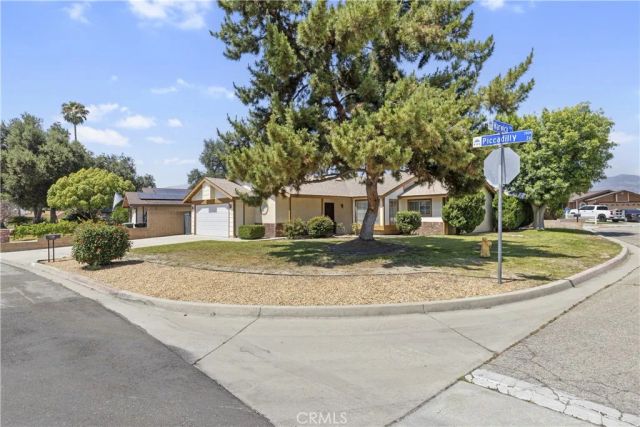 726 Piccadilly Square, Hemet, CA 92544