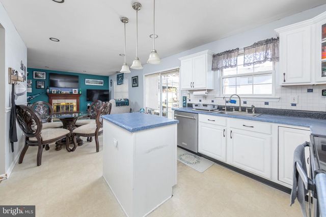 118 LADDS LN, Westville, NJ 08093