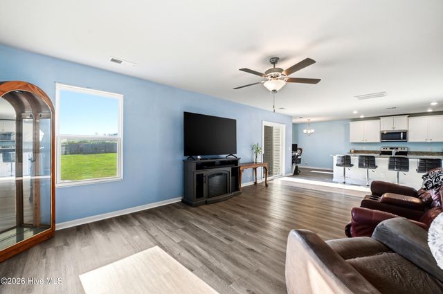 697 Poppleton Drive, Hampstead, NC 28443