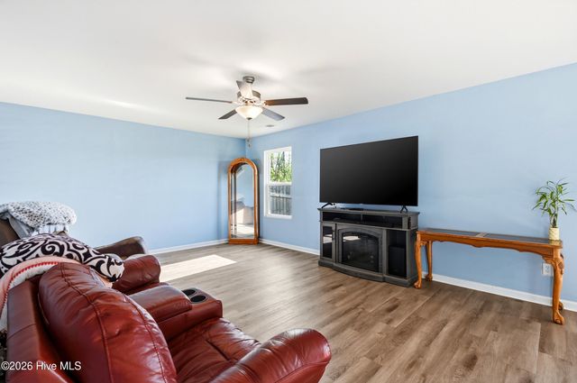 697 Poppleton Drive, Hampstead, NC 28443