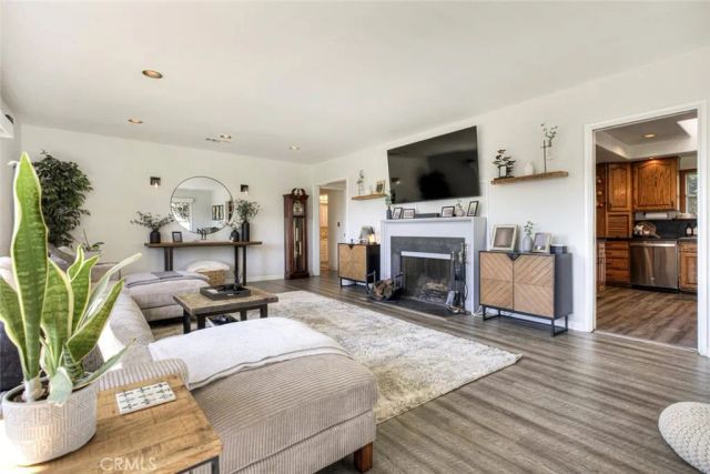 10557 Mahoney, Sunland, CA 91040
