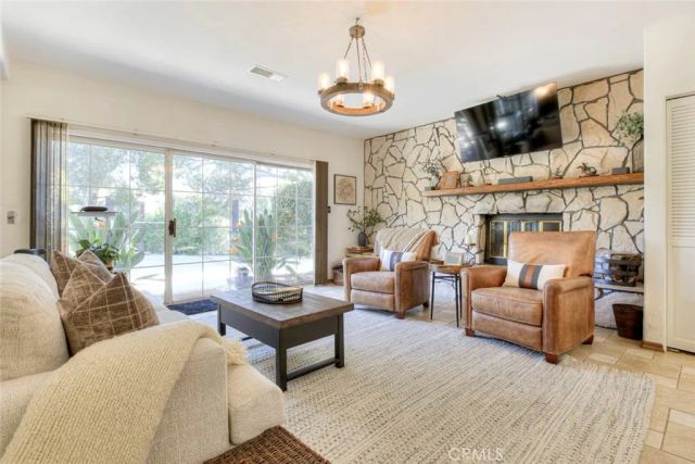 10557 Mahoney, Sunland, CA 91040