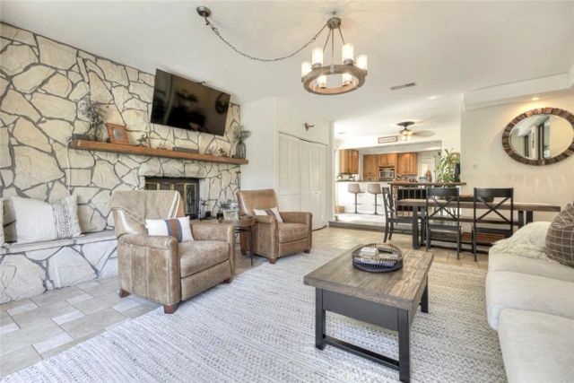 10557 Mahoney, Sunland, CA 91040
