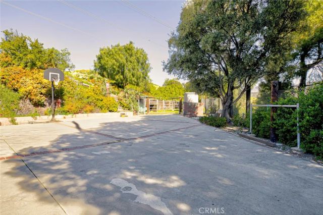 10557 Mahoney, Sunland, CA 91040