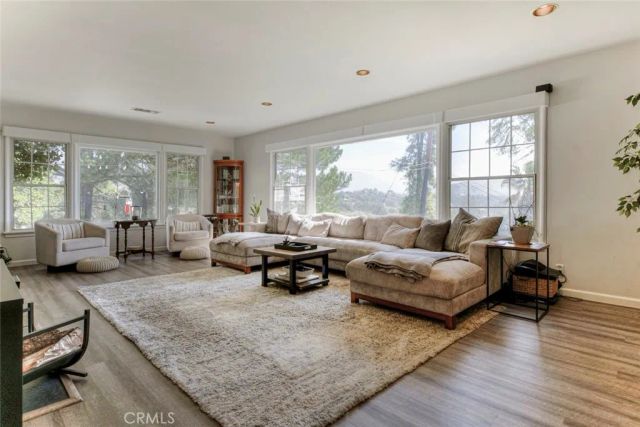 10557 Mahoney, Sunland, CA 91040