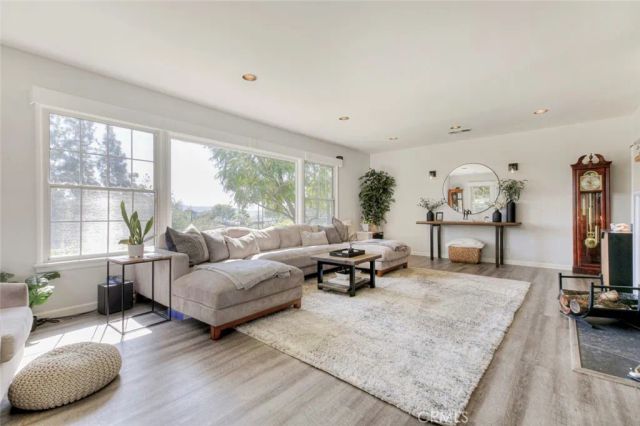 10557 Mahoney, Sunland, CA 91040