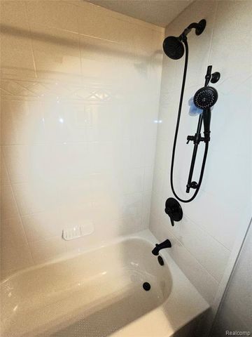 27743 Carini Villa Street, Roseville, MI 48066