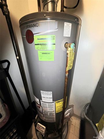 27743 Carini Villa Street, Roseville, MI 48066