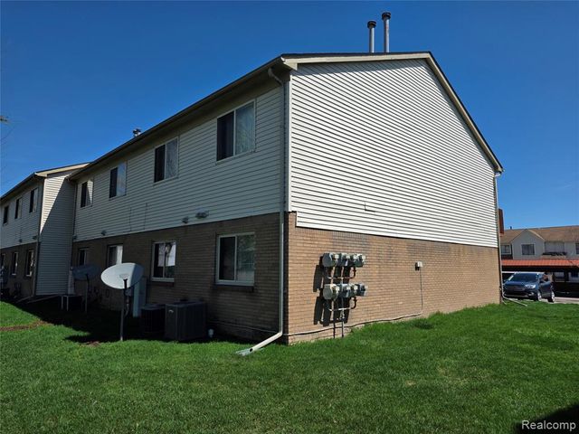 27743 Carini Villa Street, Roseville, MI 48066